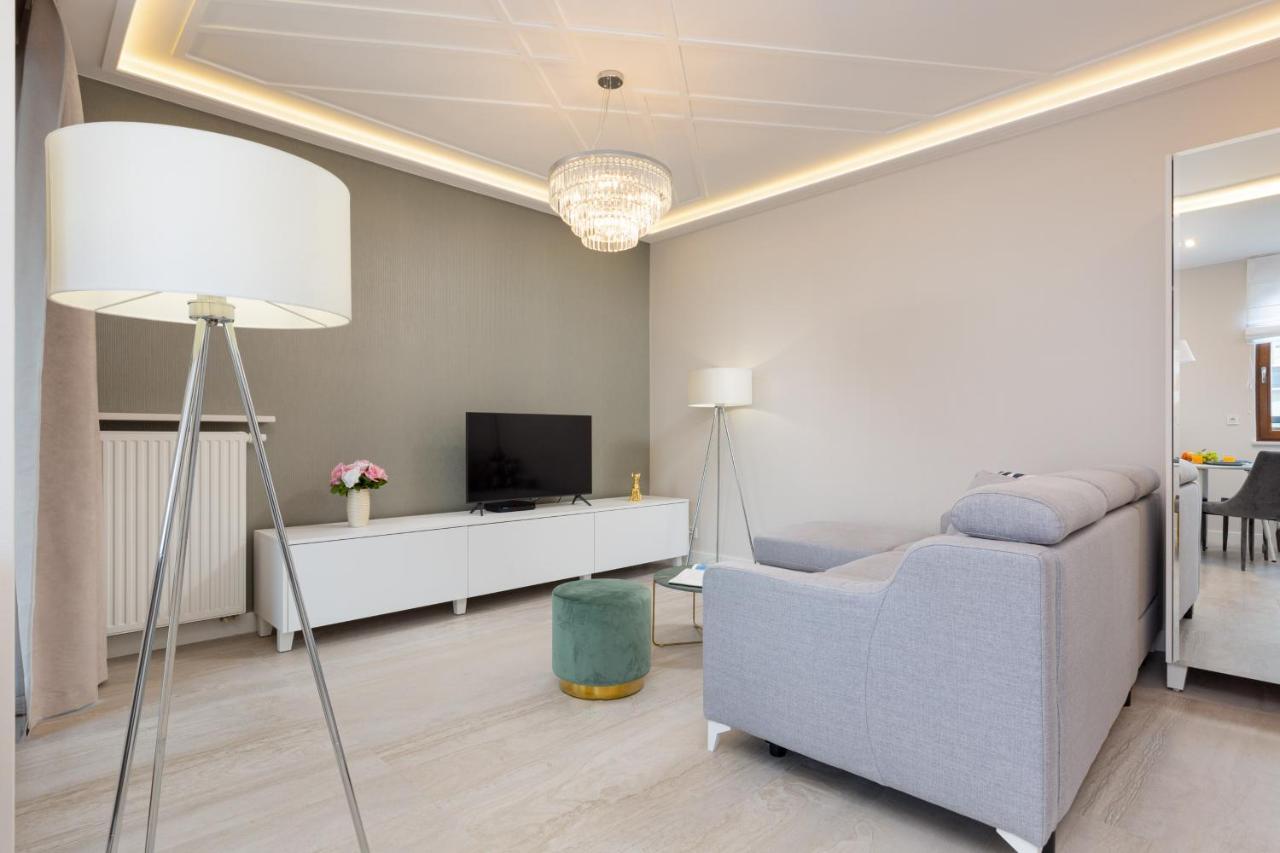 City Center Apartments Grzybowska With Parking By Noclegi Renters Warsaw Exterior photo