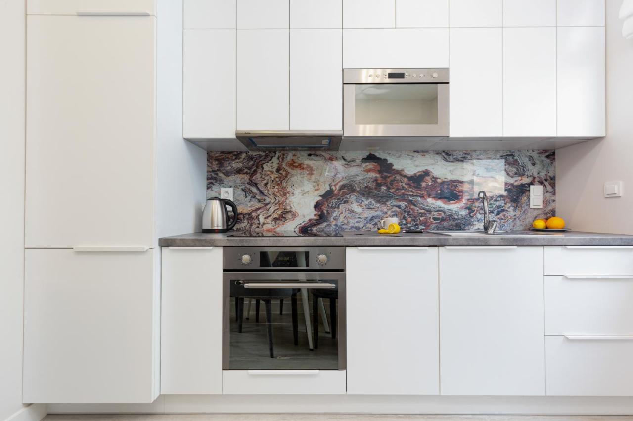 City Center Apartments Grzybowska With Parking By Noclegi Renters Warsaw Exterior photo