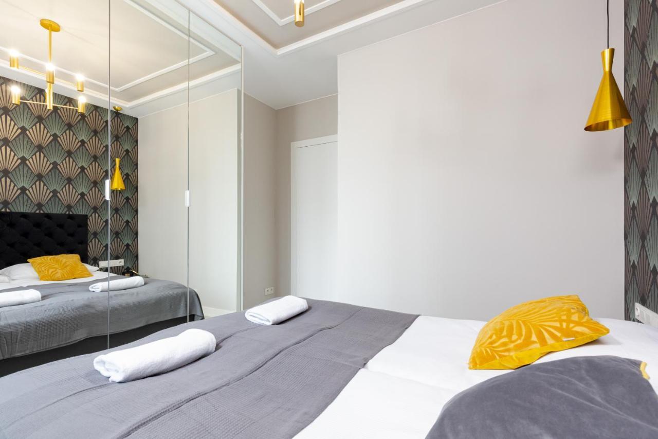City Center Apartments Grzybowska With Parking By Noclegi Renters Warsaw Exterior photo