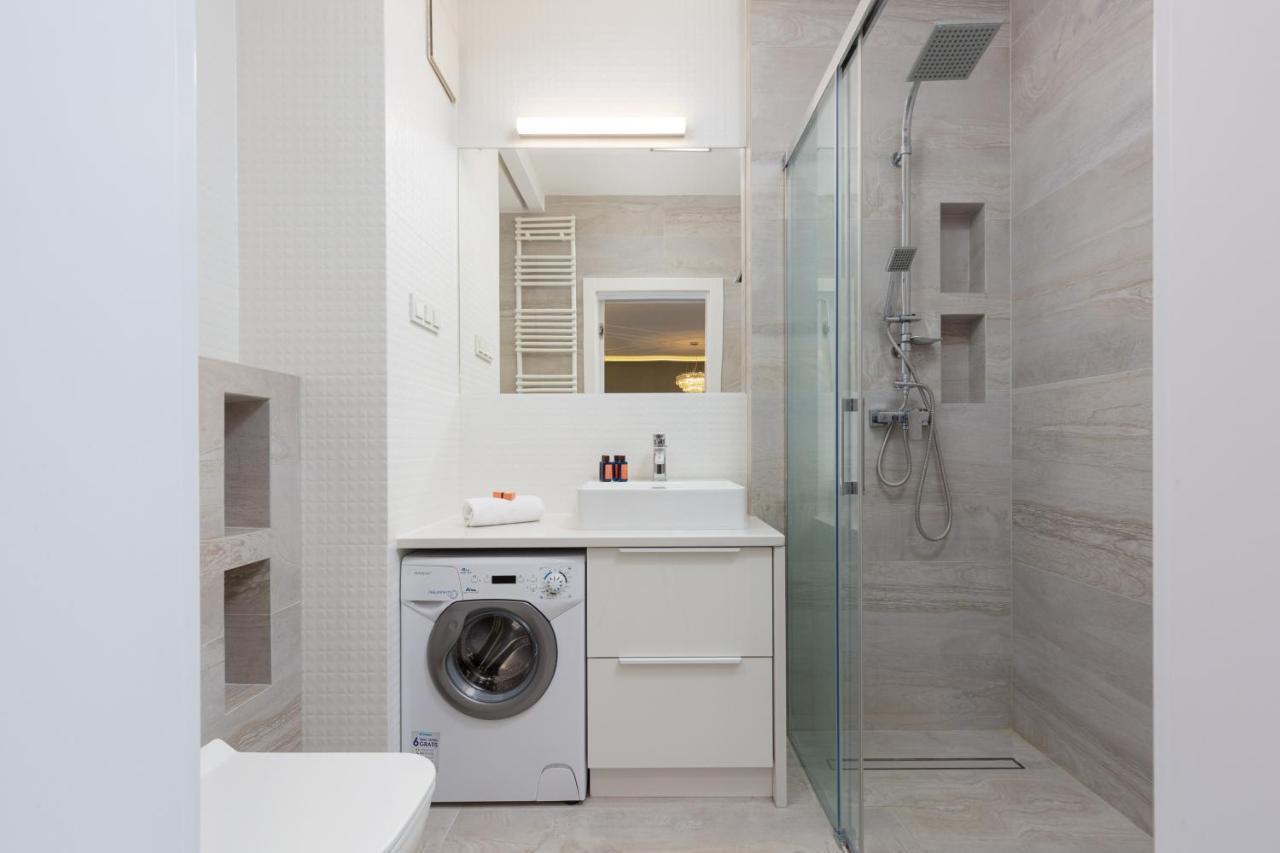City Center Apartments Grzybowska With Parking By Noclegi Renters Warsaw Exterior photo