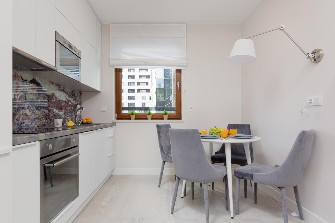 City Center Apartments Grzybowska With Parking By Noclegi Renters Warsaw Exterior photo