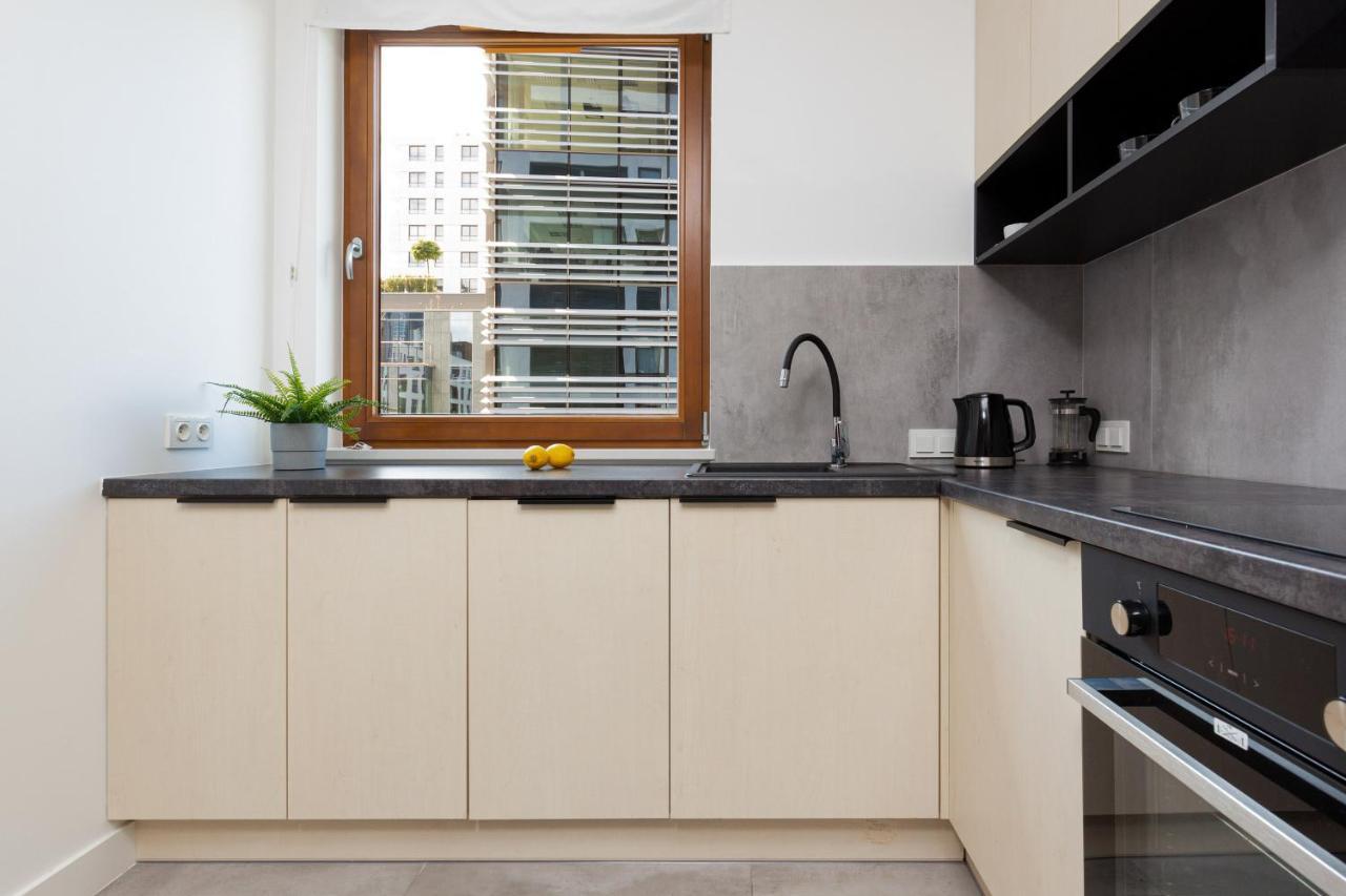 City Center Apartments Grzybowska With Parking By Noclegi Renters Warsaw Exterior photo