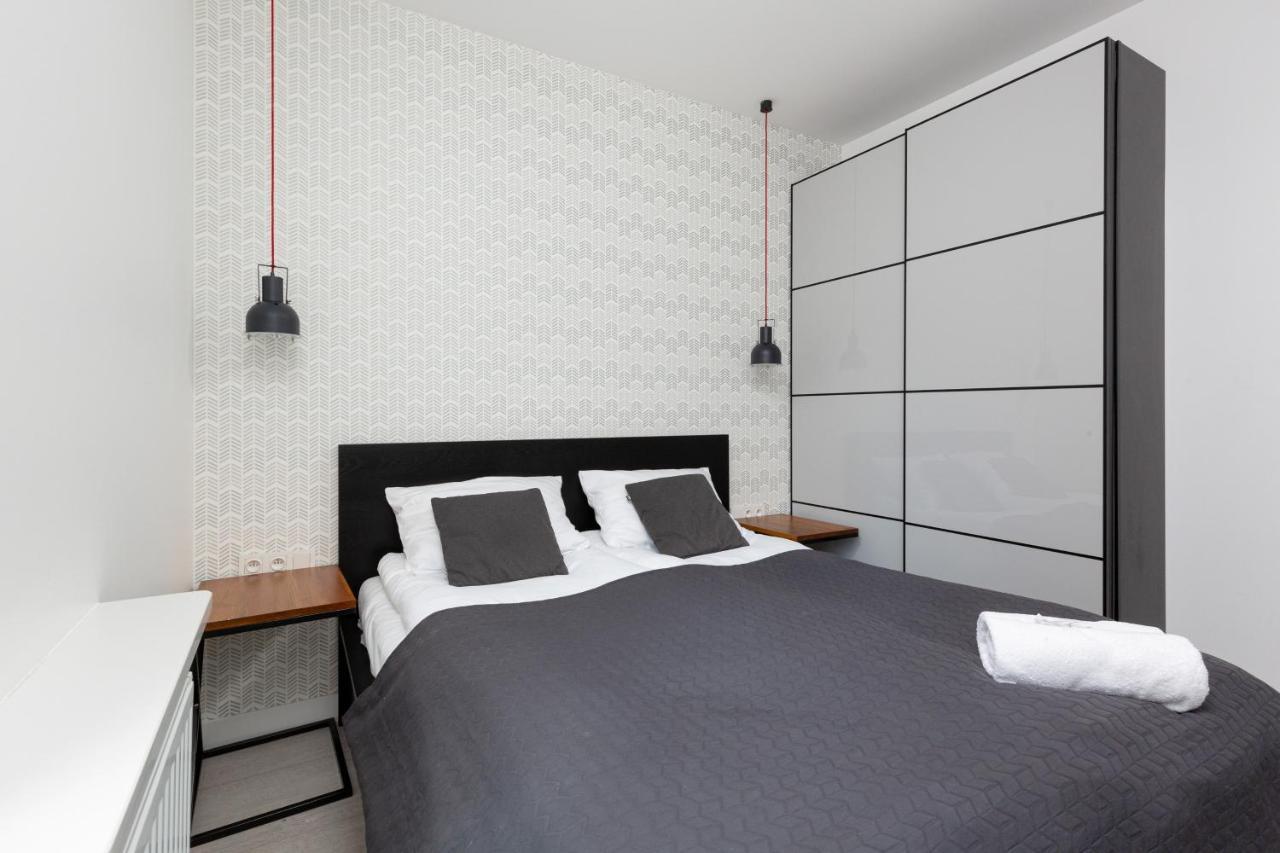 City Center Apartments Grzybowska With Parking By Noclegi Renters Warsaw Exterior photo
